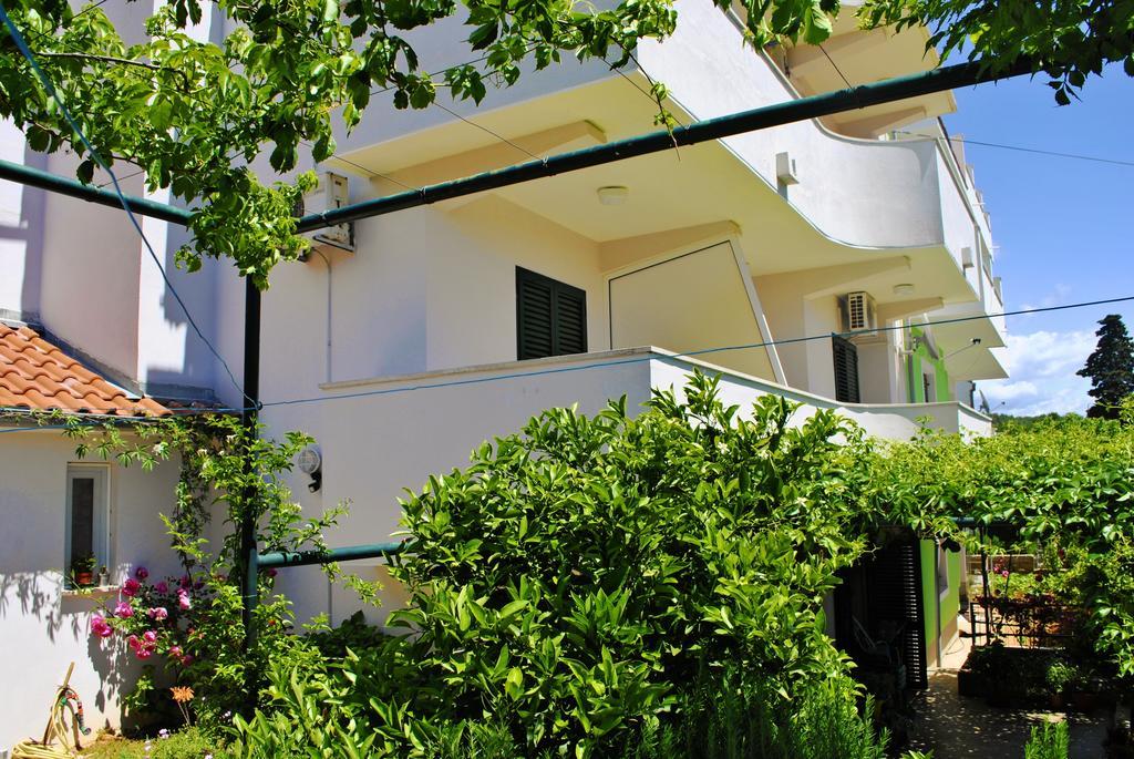 Apartments Buljevic Vrboska Ngoại thất bức ảnh